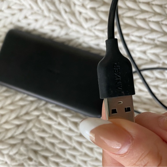 ANKER portable charger - Picture 10 of 12